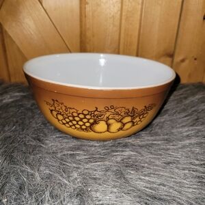Pyrex Old Orchard Mixing Bowl 403 2 1/2 Qt